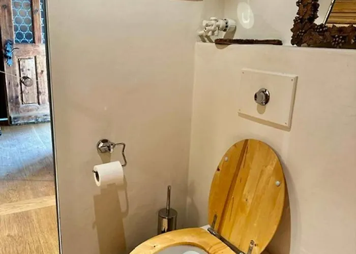 Villa Gem: Alps View Serene Pond